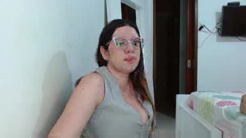 Snapshot of ashlymoon chatting on 05/16/26, 12:40 AshlyMoon online show from 05/16/26, 12:40