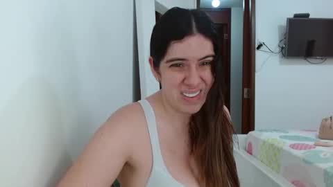 Snapshot of ashlymoon chatting on 05/17/26, 04:25 AshlyMoon online show from 05/17/26, 04:25