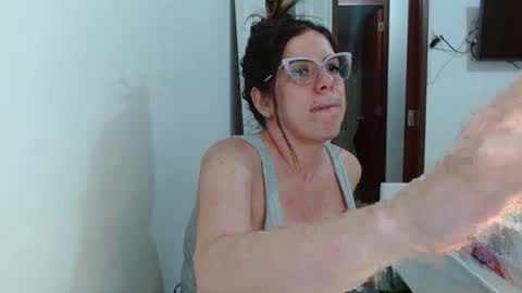 Snapshot of ashlymoon chatting on 05/27/26, 01:57 AshlyMoon online show from 05/27/26, 01:57