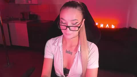 Snapshot of ashmila chatting on 05/15/26, 04:52 Mila online show from 05/15/26, 04:52