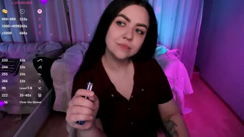 Snapshot of ashton_heidi chatting on 06/04/26, 01:11 Your girlfriend online show from 06/04/26, 01:11