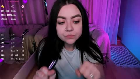 Snapshot of ashton_heidi chatting on 06/08/26, 01:28 Your girlfriend online show from 06/08/26, 01:28
