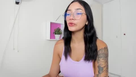 Snapshot of asiam_brunet chatting on 12/03/24, 01:10 Camila online show from 12/03/24, 01:10