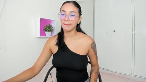 Snapshot of asiam_brunet chatting on 12/04/24, 01:20 Camila online show from 12/04/24, 01:20