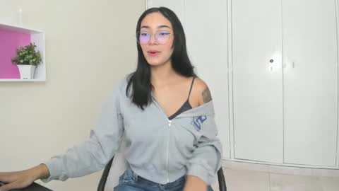 Snapshot of asiam_brunet chatting on 12/16/24, 01:11 Camila online show from 12/16/24, 01:11