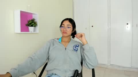 Snapshot of asiam_brunet chatting on 12/19/24, 02:24 Camila online show from 12/19/24, 02:24