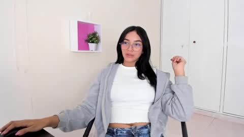 Snapshot of asiam_brunet chatting on 12/20/24, 01:54 Camila online show from 12/20/24, 01:54