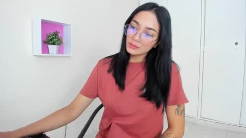 Snapshot of asiam_brunet chatting on 01/07/25, 12:52 Camila online show from 01/07/25, 12:52