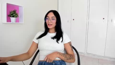 Snapshot of asiam_brunet chatting on 01/09/25, 01:02 Camila online show from 01/09/25, 01:02