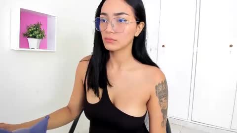 Snapshot of asiam_brunet chatting on 01/10/25, 12:58 Camila online show from 01/10/25, 12:58