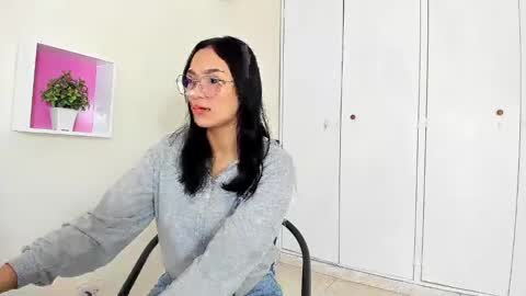 Snapshot of asiam_brunet chatting on 01/16/25, 12:42 Camila online show from 01/16/25, 12:42
