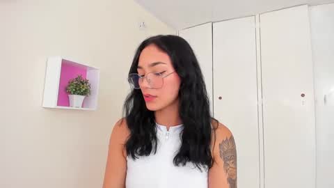 Snapshot of asiam_brunet chatting on 02/07/25, 02:26 Camila online show from 02/07/25, 02:26