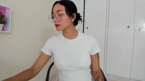 Snapshot of asiam_brunet chatting on 02/08/25, 01:22 Camila online show from 02/08/25, 01:22