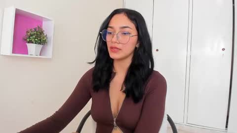 Snapshot of asiam_brunet chatting on 02/11/25, 06:01 Camila online show from 02/11/25, 06:01