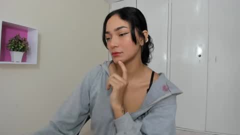 Snapshot of asiam_brunet chatting on 03/11/25, 01:01 Camila online show from 03/11/25, 01:01