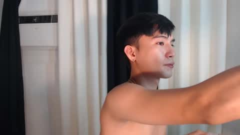 Snapshot of asian_cutiebaexx chatting on 10/15/25, 09:42 Pat online show from 10/15/25, 09:42
