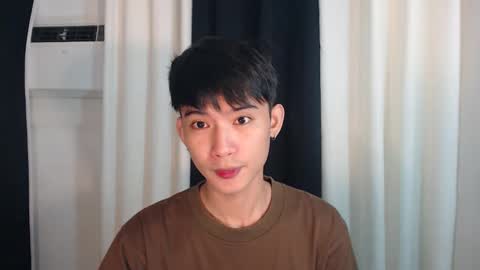 Snapshot of asian_cutiebaexx chatting on 10/19/25, 11:38 Pat online show from 10/19/25, 11:38