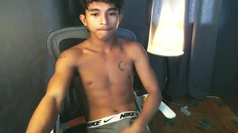 Snapshot of asian_hunk_moreno chatting on 07/07/26, 05:32 Yuri online show from 07/07/26, 05:32