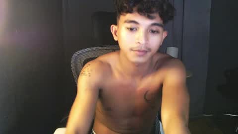 Snapshot of asian_hunk_moreno chatting on 07/18/26, 08:01 Yuri online show from 07/18/26, 08:01