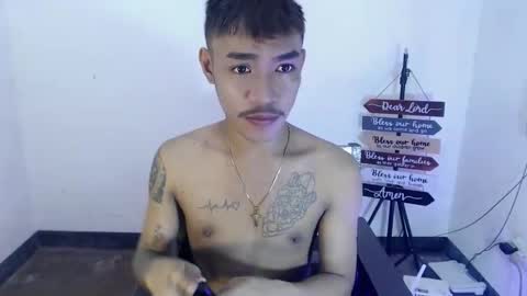 Snapshot of asian_kimxxx chatting on 12/23/25, 10:35 don online show from 12/23/25, 10:35