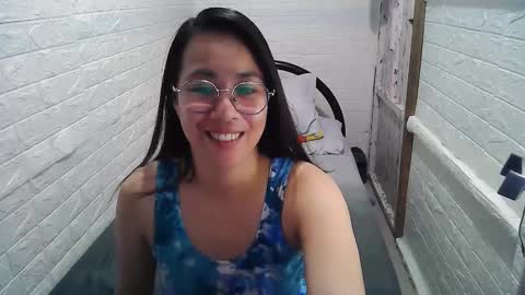 Snapshot of asian_sexydimples chatting on 01/04/25, 03:39 Trixie online show from 01/04/25, 03:39