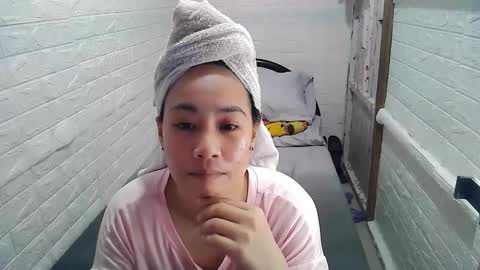 Snapshot of asian_sexydimples chatting on 02/05/25, 01:33 Trixie online show from 02/05/25, 01:33