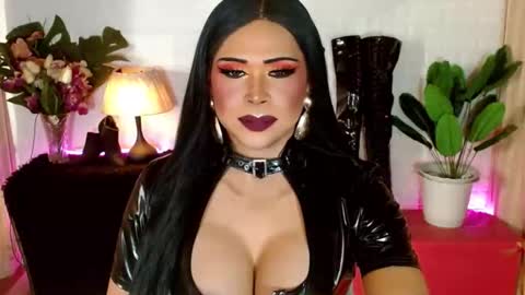 Snapshot of asianassetxxx chatting on 10/19/25, 07:25 nicole online show from 10/19/25, 07:25
