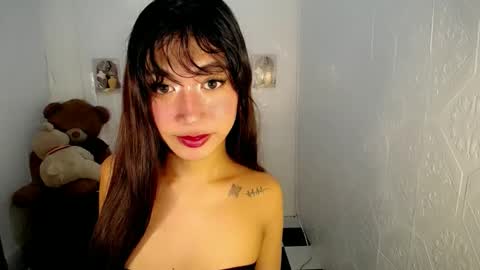 Snapshot of asianbarbie05 chatting on 12/22/24, 01:11 SOFIA online show from 12/22/24, 01:11