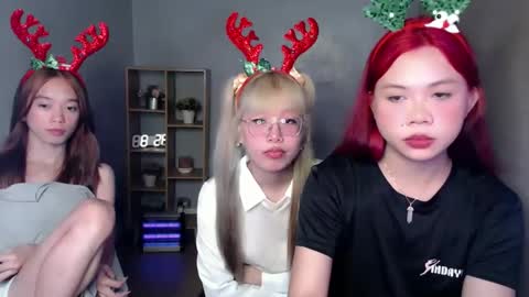 Snapshot of asiancutie0 chatting on 12/27/24, 06:35 online show from 12/27/24, 06:35