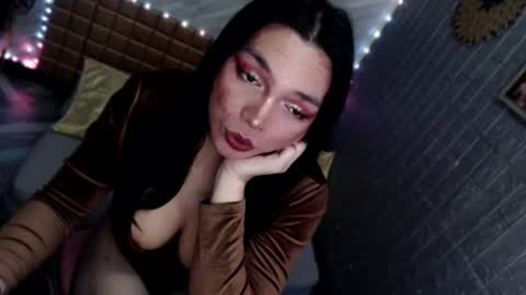Snapshot of asiandollxxx4u chatting on 06/19/26, 05:23 BELLA NOTCH online show from 06/19/26, 05:23