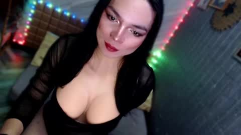 Snapshot of asiandollxxx4u chatting on 07/12/26, 05:37 BELLA NOTCH online show from 07/12/26, 05:37