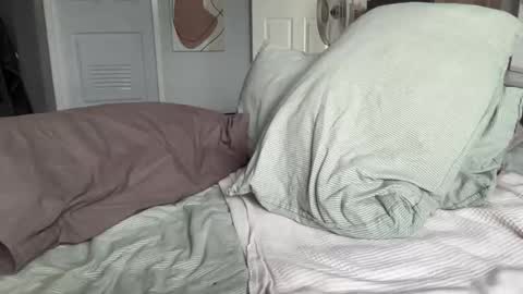 asiangirlandwhiteguy online show from 10/19/25, 05:41