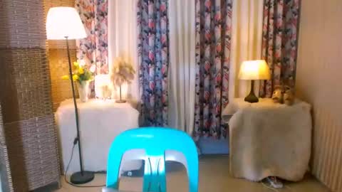 Snapshot of asianlovelykhim chatting on 03/02/25, 01:58 Ara online show from 03/02/25, 01:58