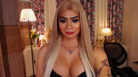 Snapshot of asianlovelykhim chatting on 03/03/25, 11:14 Ara online show from 03/03/25, 11:14