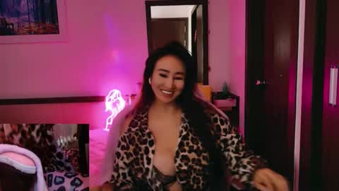 Snapshot of asianqueen777ohmi chatting on 12/19/25, 03:02 Rose Mingna online show from 12/19/25, 03:02