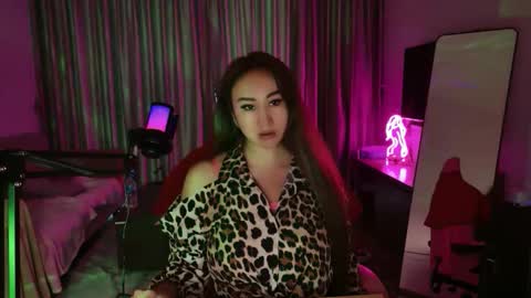 Snapshot of asianqueen777ohmi chatting on 01/14/26, 10:21 Rose Mingna online show from 01/14/26, 10:21