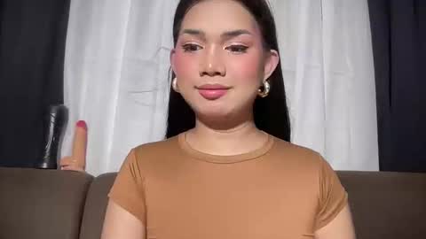 Snapshot of asiansweet_lily chatting on 06/08/26, 01:28 Lily online show from 06/08/26, 01:28
