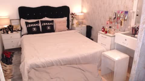 Snapshot of asiantartcummers chatting on 02/20/25, 04:25 Kylie online show from 02/20/25, 04:25