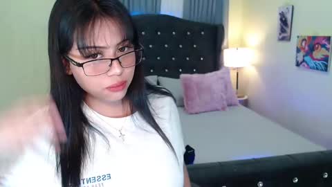 Snapshot of asias_hotkiara chatting on 01/12/25, 09:51 KIARA online show from 01/12/25, 09:51