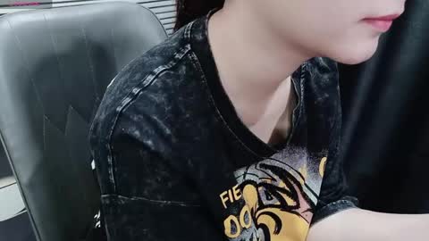 Snapshot of asiasweety chatting on 05/09/26, 01:22 SoHye online show from 05/09/26, 01:22