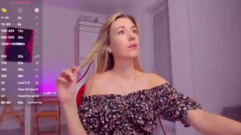 Snapshot of askcaroline chatting on 03/06/25, 05:11 Caroline online show from 03/06/25, 05:11