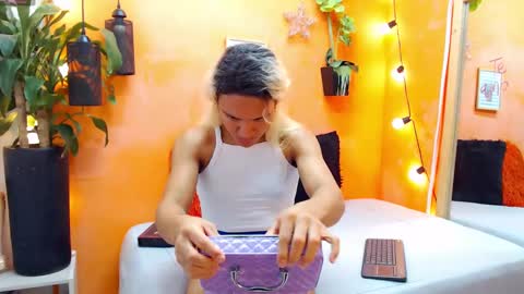 Snapshot of aslyhernandez chatting on 12/07/24, 10:56 ASLY online show from 12/07/24, 10:56