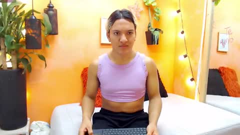 Snapshot of aslyhernandez chatting on 12/09/24, 11:15 ASLY online show from 12/09/24, 11:15