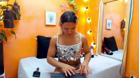 Snapshot of aslyhernandez chatting on 12/14/24, 11:29 ASLY online show from 12/14/24, 11:29