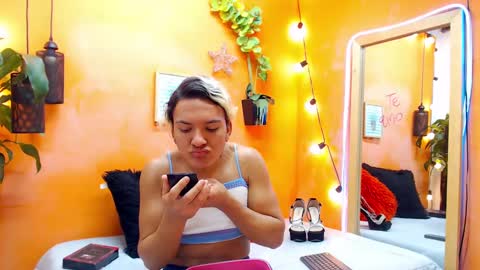 Snapshot of aslyhernandez chatting on 12/21/24, 11:22 ASLY online show from 12/21/24, 11:22