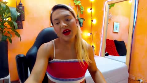 Snapshot of aslyhernandez chatting on 12/31/24, 05:29 ASLY online show from 12/31/24, 05:29