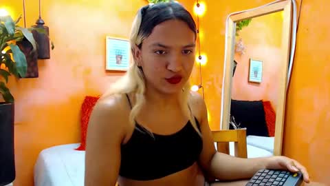 Snapshot of aslyhernandez chatting on 01/08/25, 03:07 ASLY online show from 01/08/25, 03:07