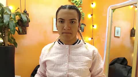 Snapshot of aslyhernandez chatting on 01/20/25, 11:45 ASLY online show from 01/20/25, 11:45