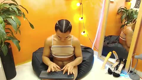 Snapshot of aslyhernandez chatting on 01/20/25, 05:48 ASLY online show from 01/20/25, 05:48