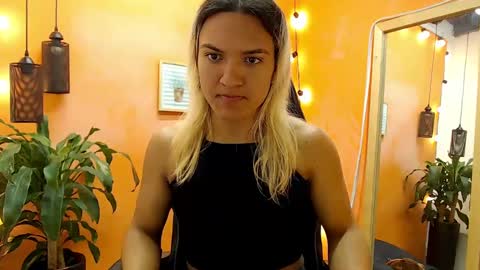 Snapshot of aslyhernandez chatting on 01/24/25, 11:04 ASLY online show from 01/24/25, 11:04